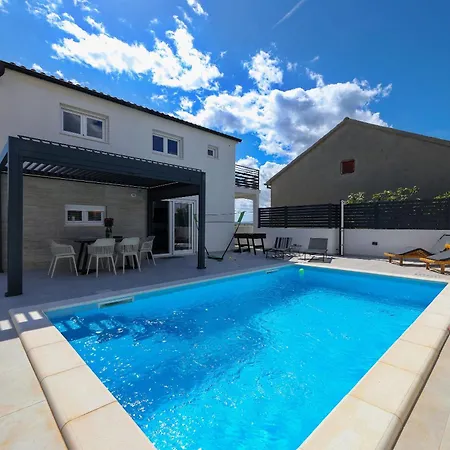 Kala Semesterbostad *