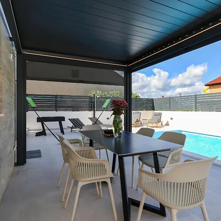 Kala Semesterbostad Maslenica